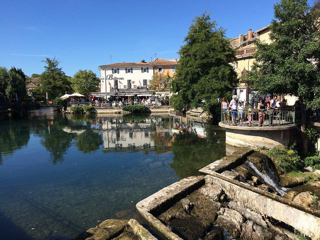 Studio De Charme Avec Sa Terrasse En Plein Coeur De Ville L'Isle-sur-la-Sorgue Luaran gambar