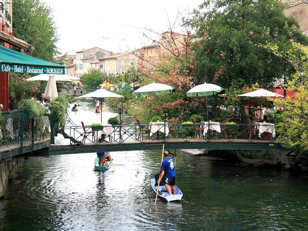 Studio De Charme Avec Sa Terrasse En Plein Coeur De Ville L'Isle-sur-la-Sorgue Luaran gambar